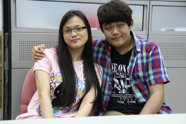 呂敏廷(左)與陳致硯(右)兩人積極面對人生挑戰的態度讓人佩 - 