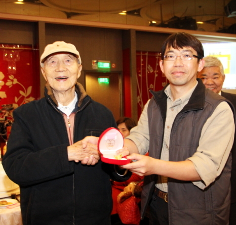 101学年度教职员岁末联欢餐会 「金」欢喜 蛇来运转奖不完 - 