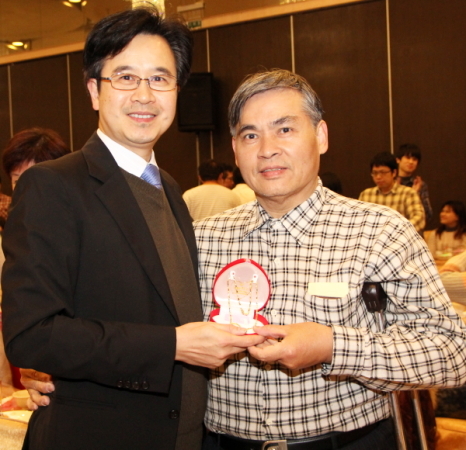 101学年度教职员岁末联欢餐会 「金」欢喜 蛇来运转奖不完 - 