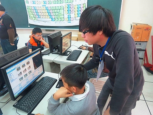 排球社至海宝国小办理结合体能、科学、品德教育之服务营队 - 