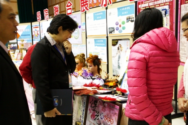 本校「100-101教学卓越期末成果发表会」现场 - 