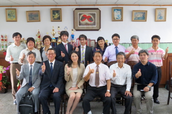 育達與名產大連袂拜訪君毅、竹南高中 開創國際交流 共同推行綠色校園 - 