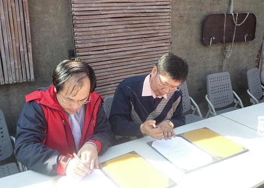 本校与芦竹湳传统聚落文化协会签订产学合作计画 - 