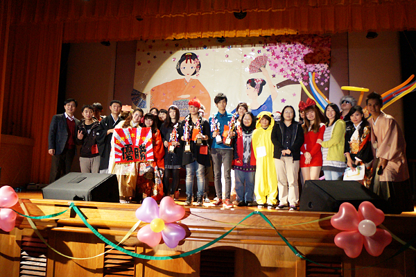 日本传统舞踊打头阵 「忘年会暨红白歌合战」热闹开唱 - 