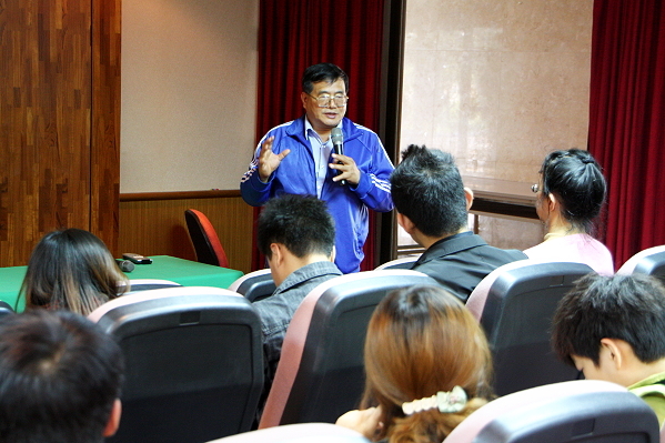 黃漢忠主任親自進行簡報 - 