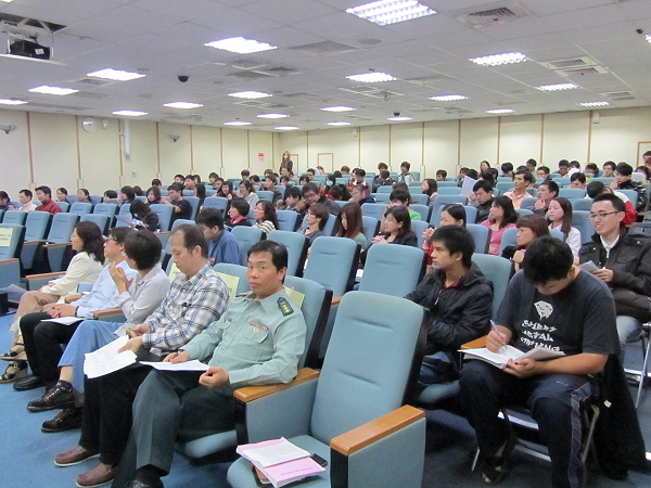 进修部「校长与新鲜人有约座谈会」 出席踊跃沟通顺畅 - 