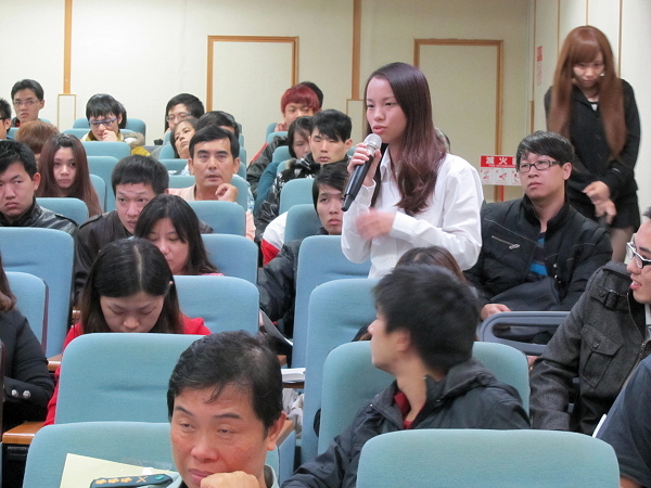 进修部「校长与新鲜人有约座谈会」 出席踊跃沟通顺畅 - 