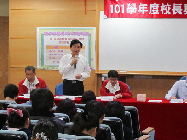 进修部「校长与新鲜人有约座谈会」 出席踊跃沟通顺畅 - 