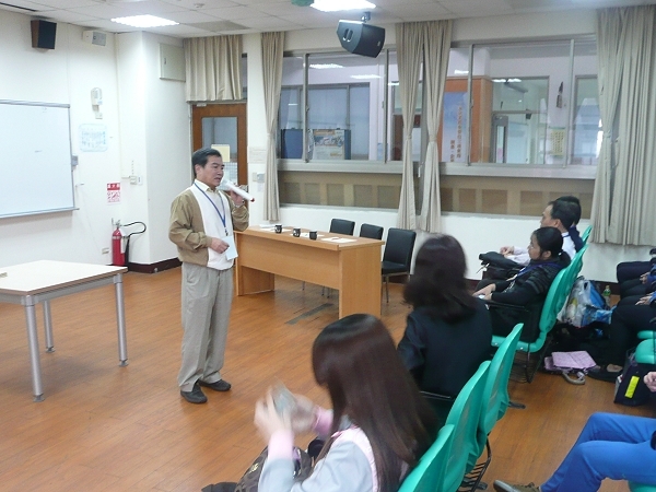 經管學院林寶城院長為參賽者加油打氣 - 