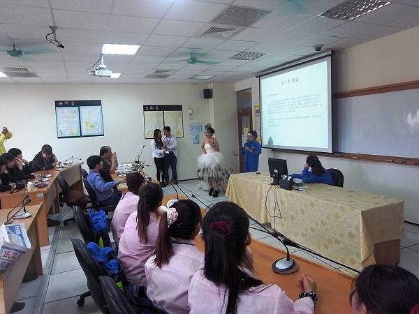 中興商工美容科創意作品「孔雀翎」 - 