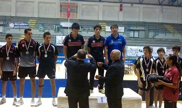 本校台球代表队洪子翔 突尼斯青少年公开赛勇夺3冠王 - 