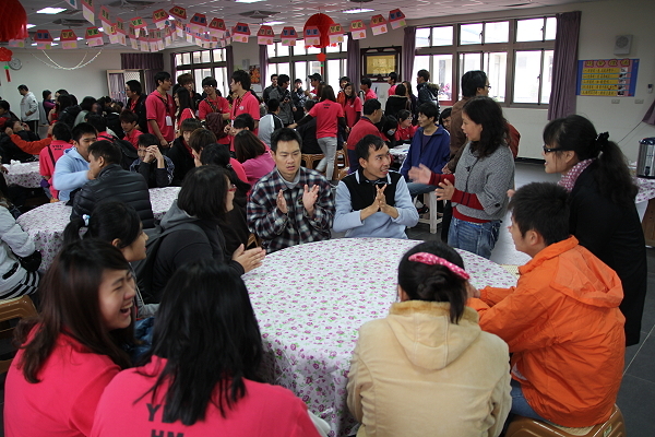 愛心服務志工學習活動 餐旅系學生與華嚴院生開心同樂 - 