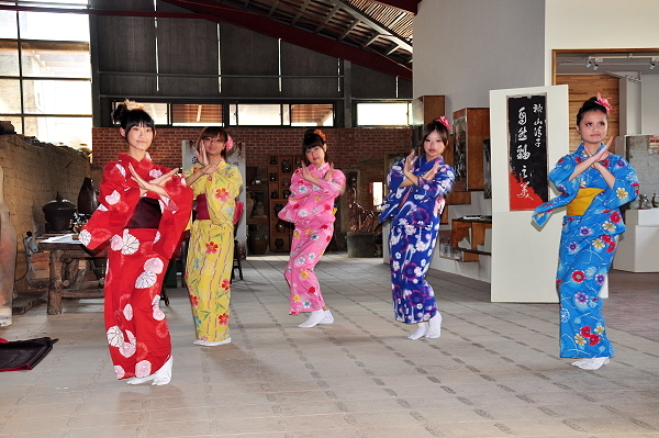 日本当代陶艺名家 神山清子大师莅校演讲 - 