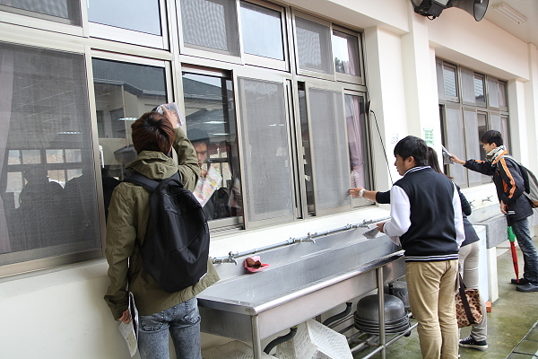 愛心服務志工學習活動 餐旅系學生與華嚴院生開心同樂 - 