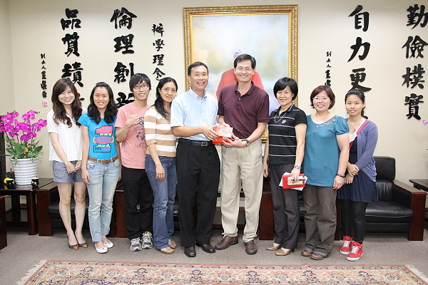 陳校長與馬來西亞僑生、陸生相見歡 - 