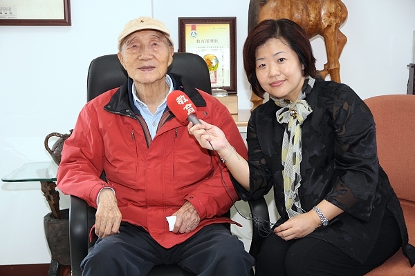 王創辦人接受國立教育廣播電台《青春夢工廠》節目主持人黃亦秀專訪 - 