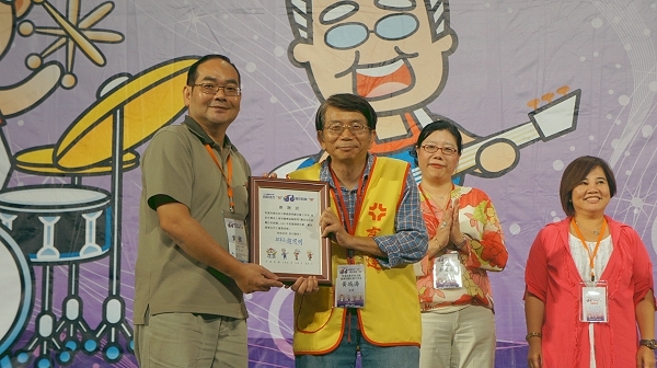 重陽敬老展活力 育達學生擔任志工與阿公阿嬤同樂 - 