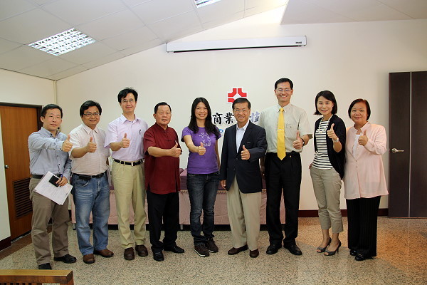 從效率到笑率 在育達聽兩代創業家的幸福對談 - 