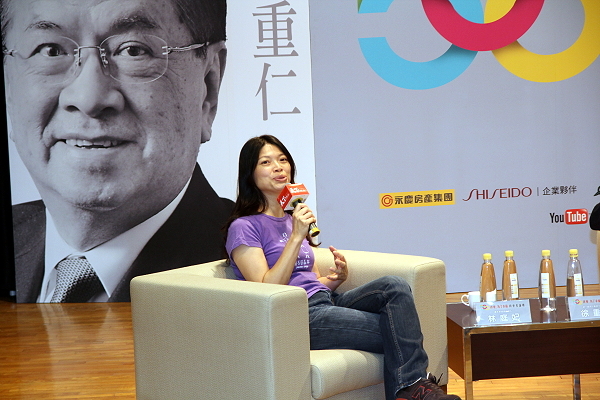 從效率到笑率 在育達聽兩代創業家的幸福對談 - 