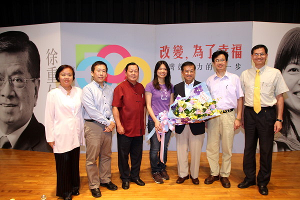 從效率到笑率 在育達聽兩代創業家的幸福對談 - 