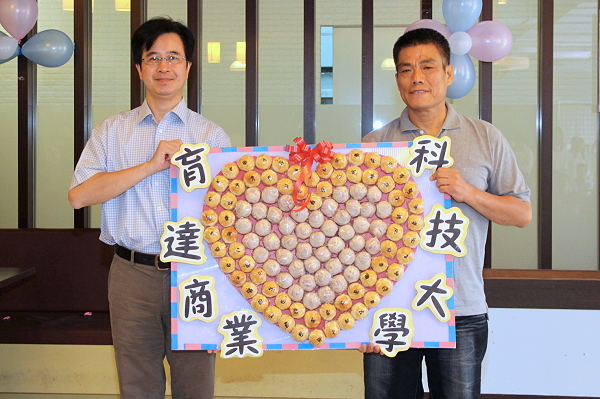 中秋月餅甜蜜蜜 育達送愛到華嚴 - 