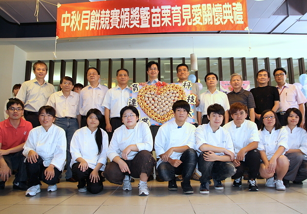 中秋月餅甜蜜蜜 育達送愛到華嚴 - 