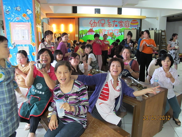 保母人員職前訓練班舉辦中秋同樂會 - 