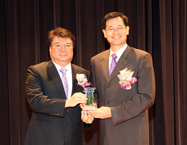 陳建勝校長就任新職 期許「再攀高峰、再創傳奇」 - 