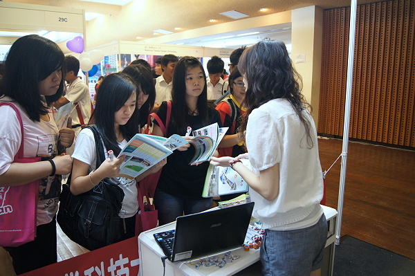 「2012馬來西亞臺灣高等教育展」本校參展成果豐碩 - 
