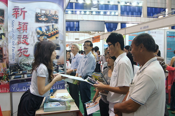 「2012馬來西亞臺灣高等教育展」本校參展成果豐碩 - 