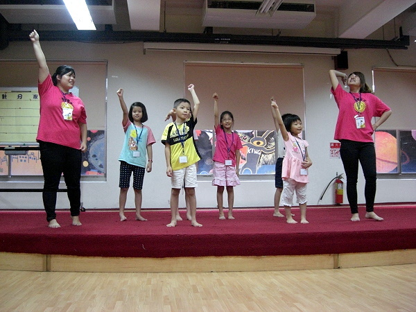 「2012創意魔法巫~兒童戲劇夏令營」遊戲中啟發兒童創作潛能 - 