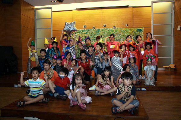 「2012創意魔法巫~兒童戲劇夏令營」遊戲中啟發兒童創作潛能 - 