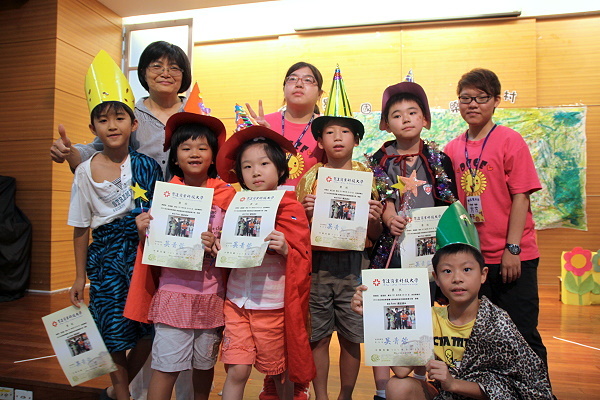 「2012創意魔法巫~兒童戲劇夏令營」遊戲中啟發兒童創作潛能 - 