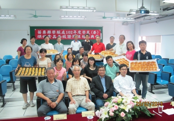 结训学员纷纷秀出好手艺，展现学习成果。 - 