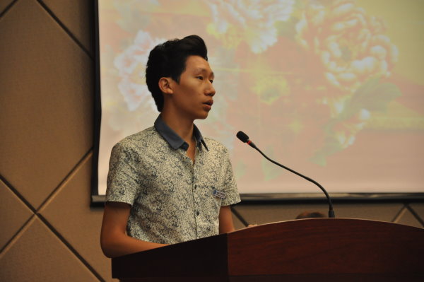 营销班学生代表致词郑俊杰同学 - 