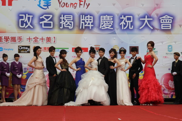 时尚造型系的走秀表演，让人目不转睛 - 