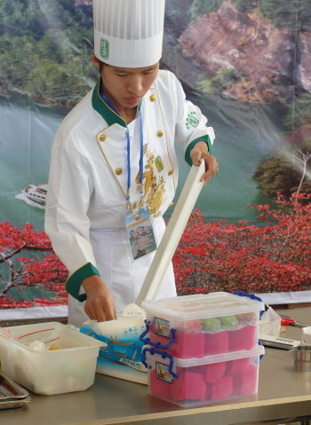 詹同學積極參與校外比賽，累積經驗 - 