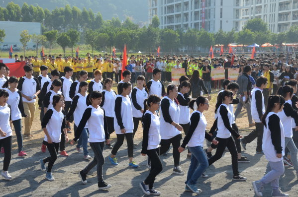  物流专班队伍进场 - 