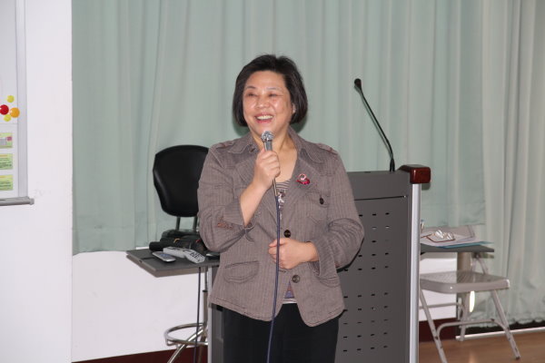 王美月区长演讲生动，亲切热情 - 