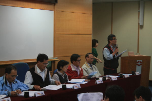 進修部「校長與班代表座談會」 座無虛席 發言踴躍 - 