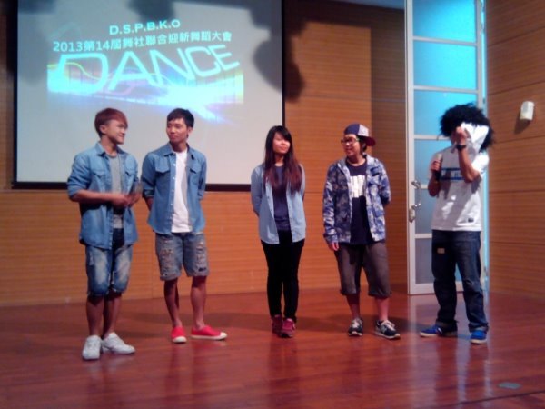 创校首次 六大舞蹈社团联合迎新 学生狂飙舞技 HIGH动全场 - 