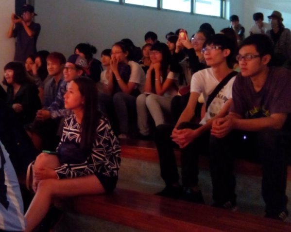 创校首次 六大舞蹈社团联合迎新 学生狂飙舞技 HIGH动全场 - 