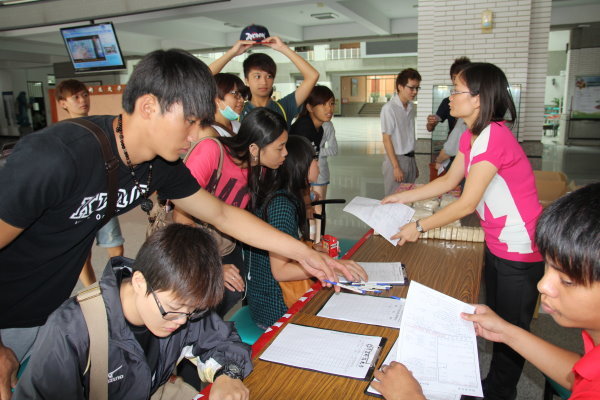 本校同学踊跃登记捐血，热情响应活动 - 