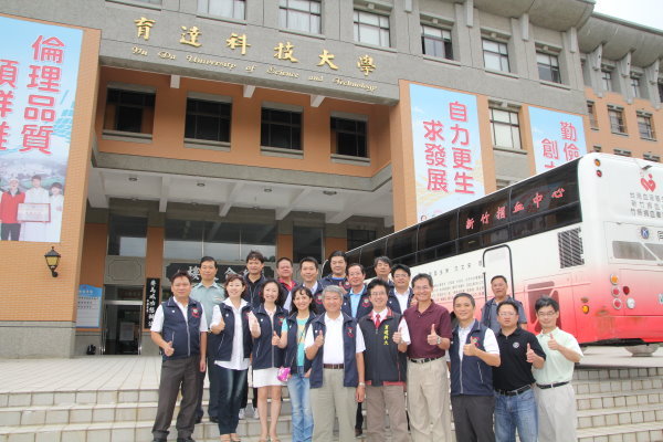 捐血活动获热情响应 百人挽袖捐血 - 