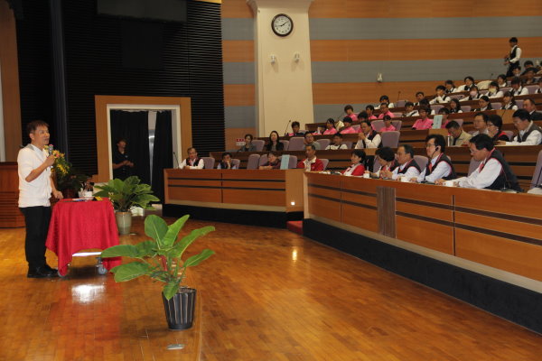 戴胜益董事长的演讲获得本校师生热烈响应 - 