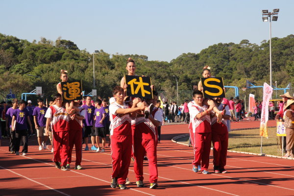校庆进场游行，各系争奇斗豔 - 