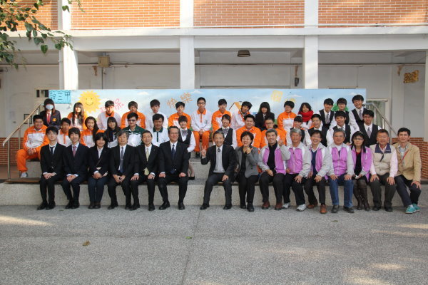 名古屋产大、君毅高中及育达科技大学师生开心合影留念 - 