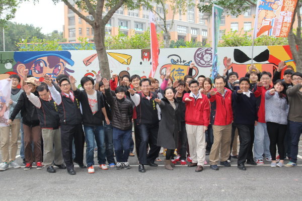  陈校长与校内主管们为同学们的表现喝采 - 