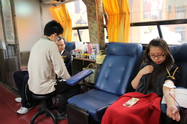 捐血活动时间才刚开始，就有教职员生响应活动 - 