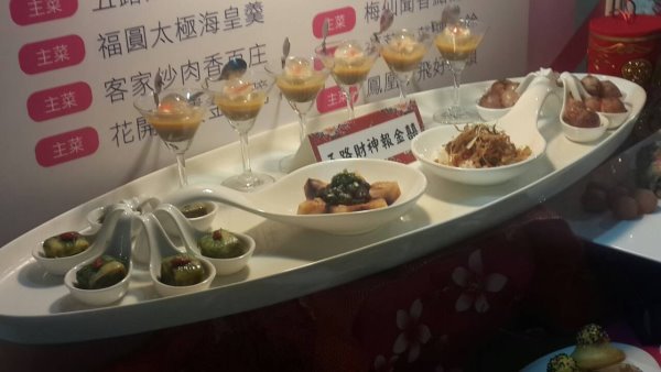 客家温馨团圆年菜竞赛 育达科大黄家洋老师夺职业组金牌 - 